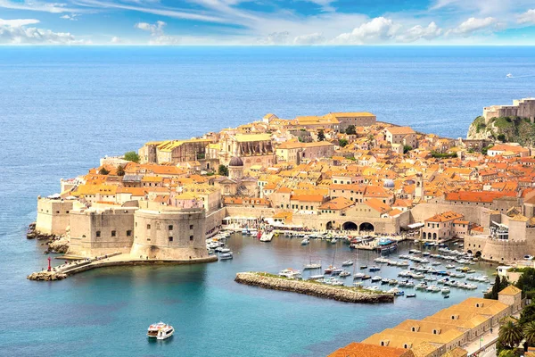 Ciudad vieja Dubrovnik en verano — Foto de Stock