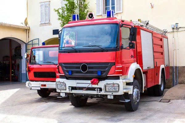 Fire engine in old city Dubrovnik — Stock Photo, Image