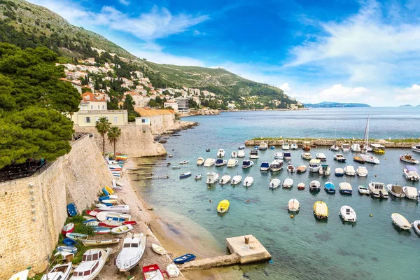 Dubrovnik és a harbor egy nyári nap — Stock Fotó