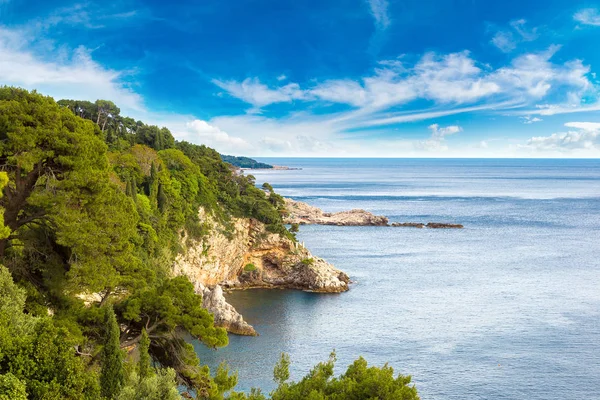 Dubrovnik harbor in summer — Stock Photo, Image