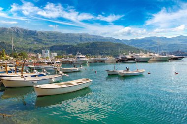 Tekneler ve yatlar Budva için dock