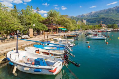 Tekneler ve yatlar Budva için dock