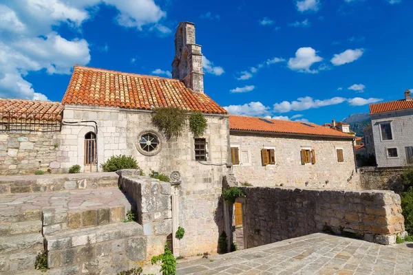 Cidadela na cidade velha em Budva — Fotografia de Stock