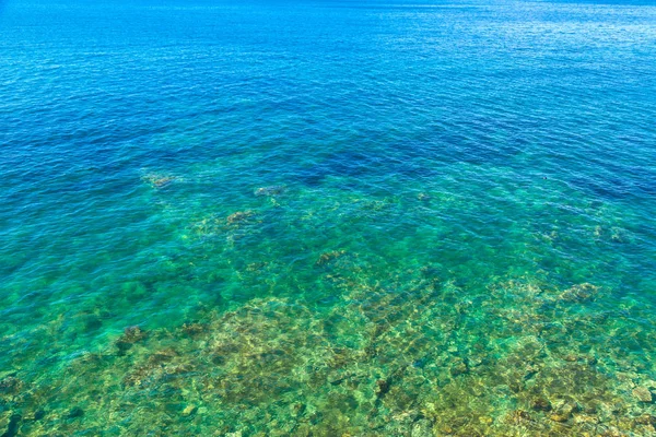 푸른 물 바다 표면 — 스톡 사진