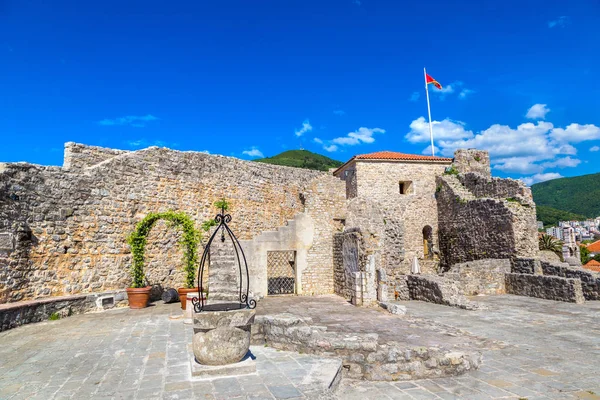 Casco antiguo en Budva — Foto de Stock