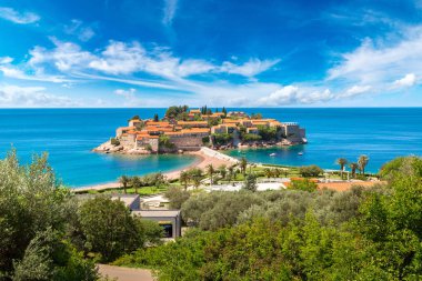 Sveti Stefan Adası yaz aylarında