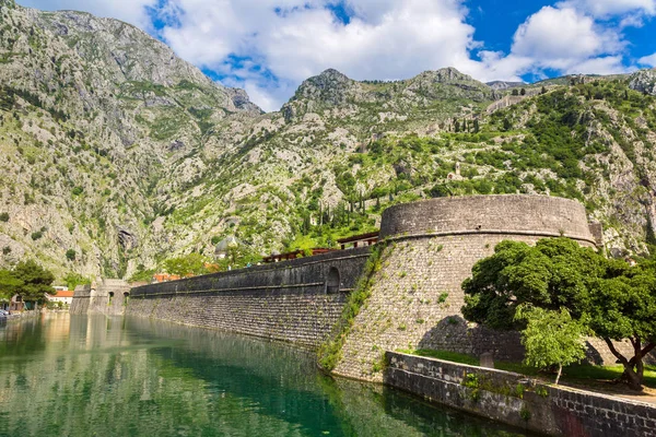 Antigua fortaleza en Kotor —  Fotos de Stock