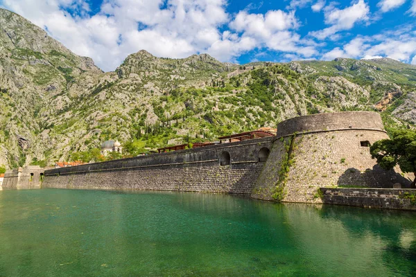 Antigua fortaleza en Kotor, Montenegro —  Fotos de Stock