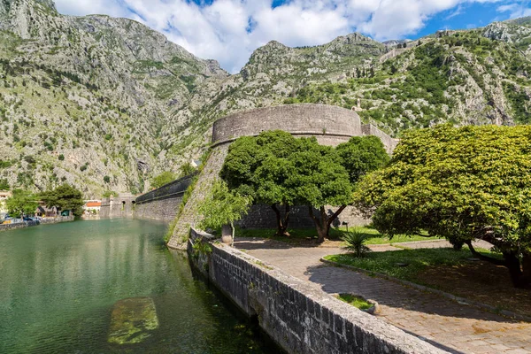 Antigua fortaleza en Kotor, Montenegro —  Fotos de Stock