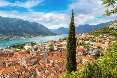 yaz günü güzel Kotor