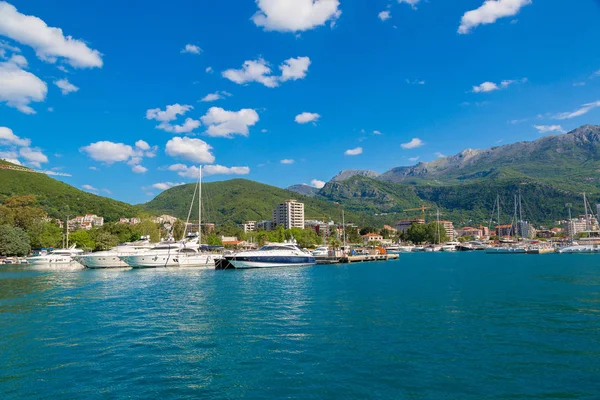 Muelle para barcos y yates Budva — Foto de Stock