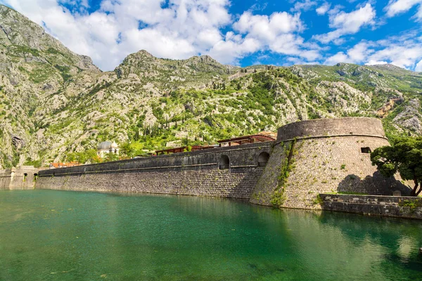 Antigua fortaleza en Kotor, Montenegro —  Fotos de Stock