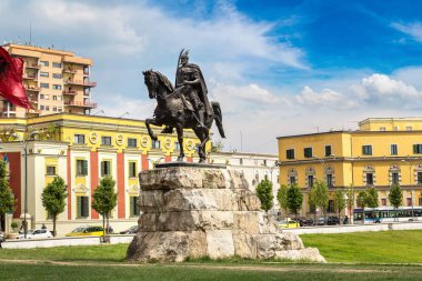 Tiran meydanda İskender bey