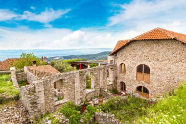 Kruja kaleden görüntülemek