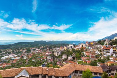 Kruja kaleden görüntülemek