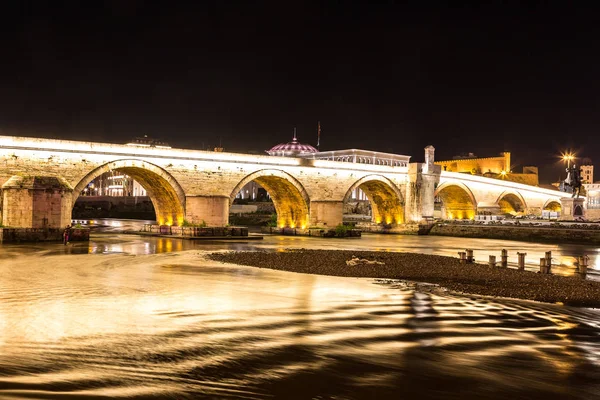 Puente de piedra en Skopje — Foto de Stock