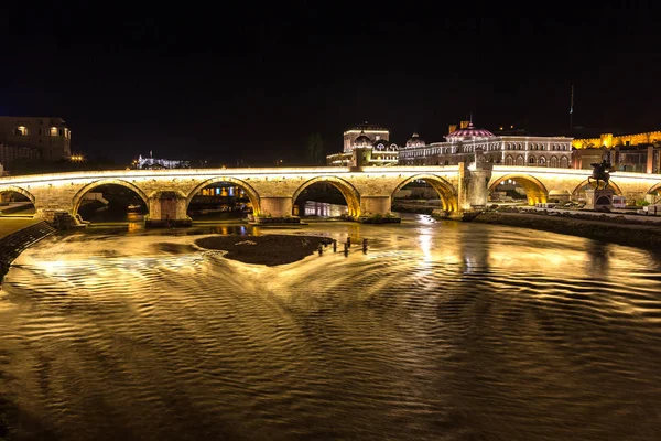 Puente de piedra en Skopje — Foto de Stock