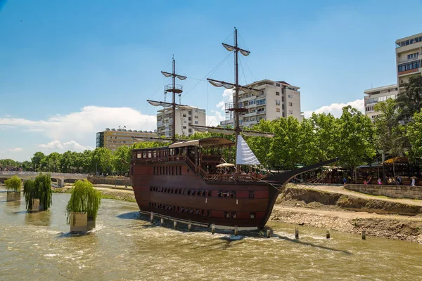 Sailing ship-restaurant in Skopje — Stock Photo, Image