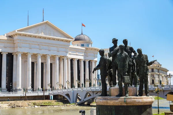Monumento a los navegantes en Skopje —  Fotos de Stock