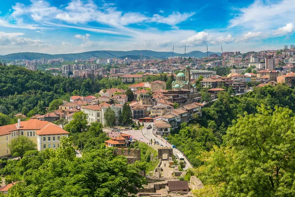 Veliko Tarnovo in beautiful day — Stock Photo, Image