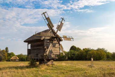Pirogovo içinde geleneksel yel değirmeni