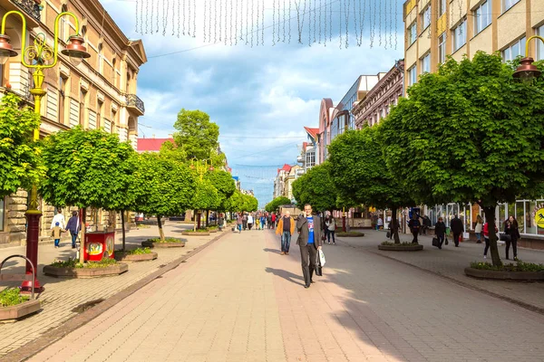 Ivano-Frankivsk in de zomer — Stockfoto