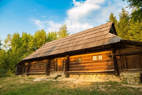 Museum im Sommer — Stockfoto