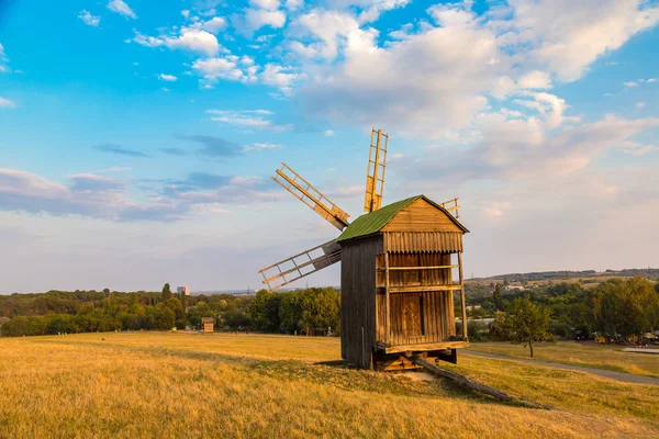 Traditionele windmolen in Pirogovo — Stockfoto