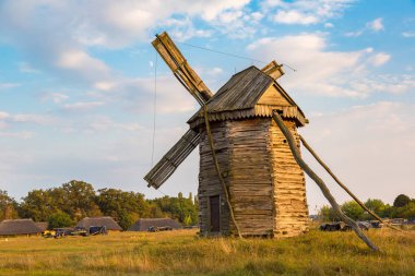 Pirogovo içinde geleneksel yel değirmeni