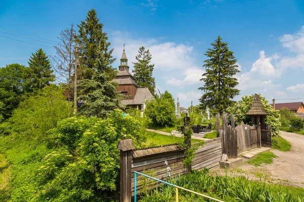 Houten kerk in Oekraïne — Stockfoto