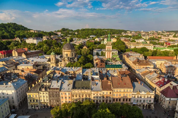 Вид Львова в прекрасный день — стоковое фото