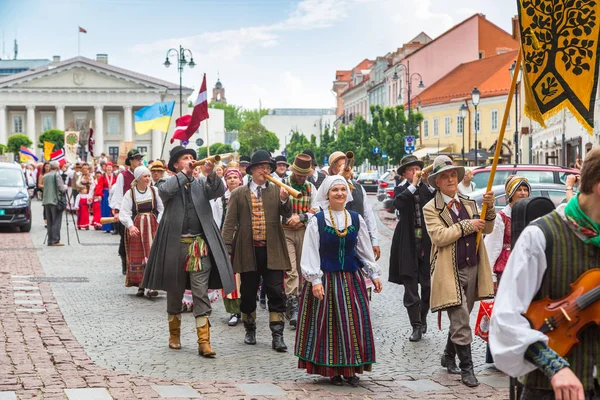 Desfile tradicional em Vilnius — Fotografia de Stock