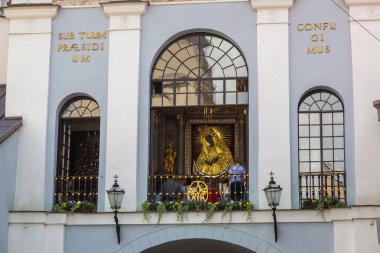 Yaz günü şafak kapısı