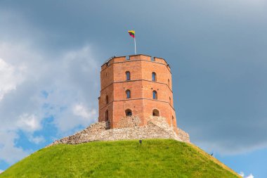 Yaz günü şafak kulede