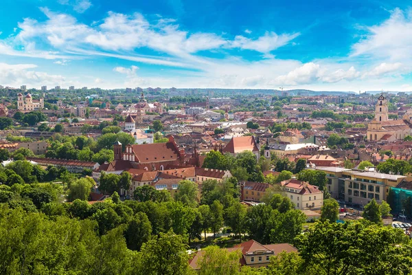 Vilnius mavi gökyüzü ile — Stok fotoğraf