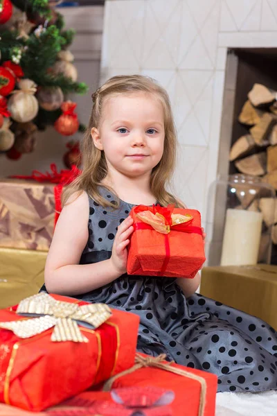 Little girl with Christmas present — Stock Photo, Image