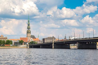 Güzel yaz günü Riga'da