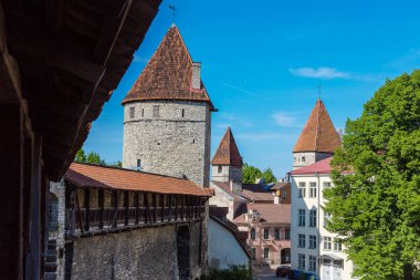 Eski şehirde kale kuleleri