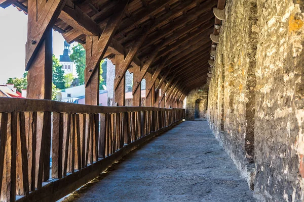 Torres de fortaleza en el casco antiguo — Foto de Stock