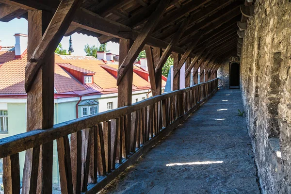 Torri nel centro storico Tallinn — Foto Stock