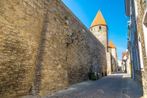 Башни старого города Таллинна — стоковое фото