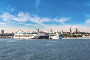 Tallinn liman feribot ile