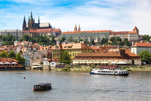 Praga en hermoso día — Foto de Stock