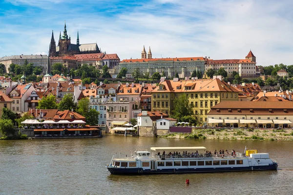 Panoramisch uitzicht op Praag — Stockfoto