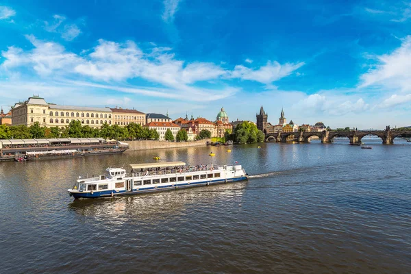 Praha v letní den — Stock fotografie