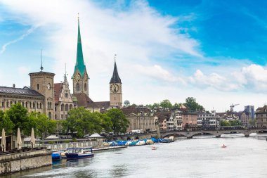 Saat Kulesi Fraumunster Katedrali