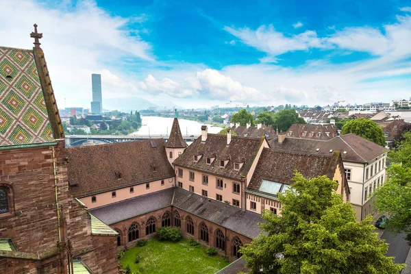 Basel i vacker sommardag — Stockfoto