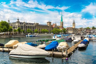 Zürih'in tarihi bölümünde Katedrali