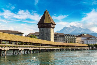 Yaz aylarında Chapel Köprüsü