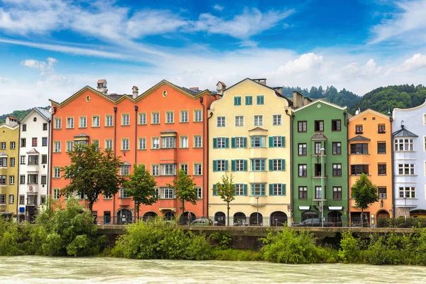Bunte Gebäude in Innsbruck — Stockfoto
